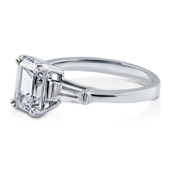 EMERALD CUT ENGAGEMENT RING SIZE 8 - Picture 8 of 10